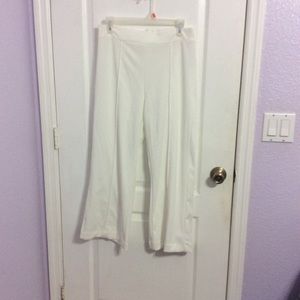 Never been worn Fashion Nova white pants
